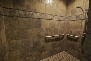 Shower, hair dryer, towels, soap - Beautiful retreat home 19 acres, Close to  Lone Star Expo Center and Lake Conroe (Conroe)