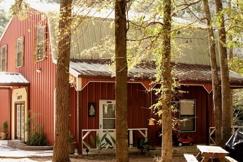 Beautiful retreat home 19 acres, Close to  Lone Star Expo Center and Lake Conroe