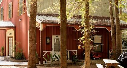 Beautiful retreat home 19 acres, Close to Lone Star Expo Center and Lake Conroe