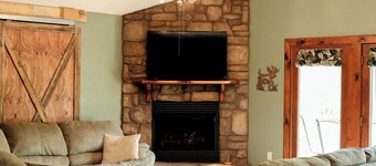 Located In The Foothills Of The Ozarks, Enjoy A Peaceful Setting At The Lodge.