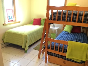 4 chambres, fer et planche à repasser, Wi-Fi gratuit, draps fournis