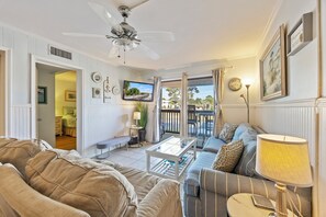 TV, DVD player, stereo - Hilton Head Tennis Villa  (Hilton Head Island)