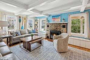 Smart TV, fireplace, DVD player, books