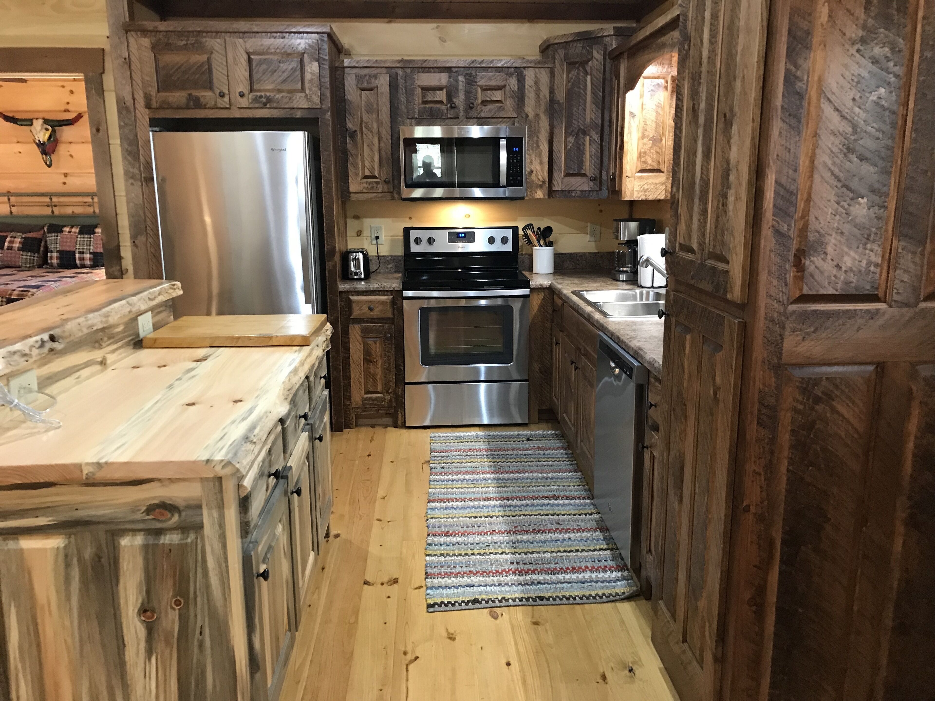 Secluded log cabin in Blue Ridge / Cherry Log