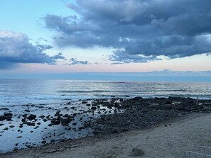 Plage à proximité, chaises longues
