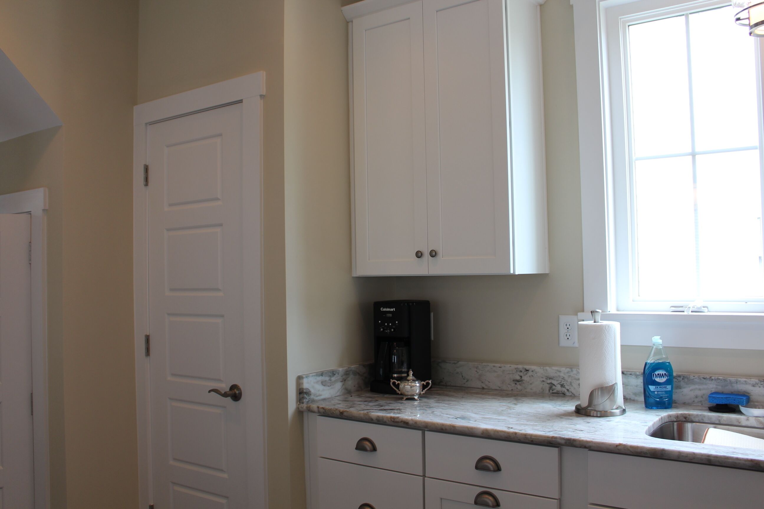 The Oyster Bed Inn, NEW CONSTRUCTION, One block from beach and views of the Bay