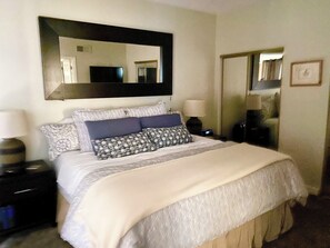 2 chambres, bureau, fer et planche à repasser, lit parapluie