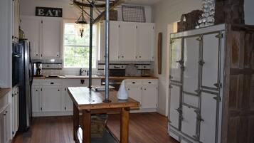 冰箱、微波炉、烤箱、炉灶