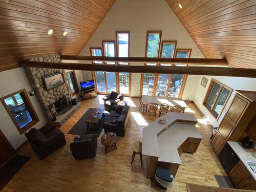 Beautiful Waterfront Property with Breathtaking Views. 