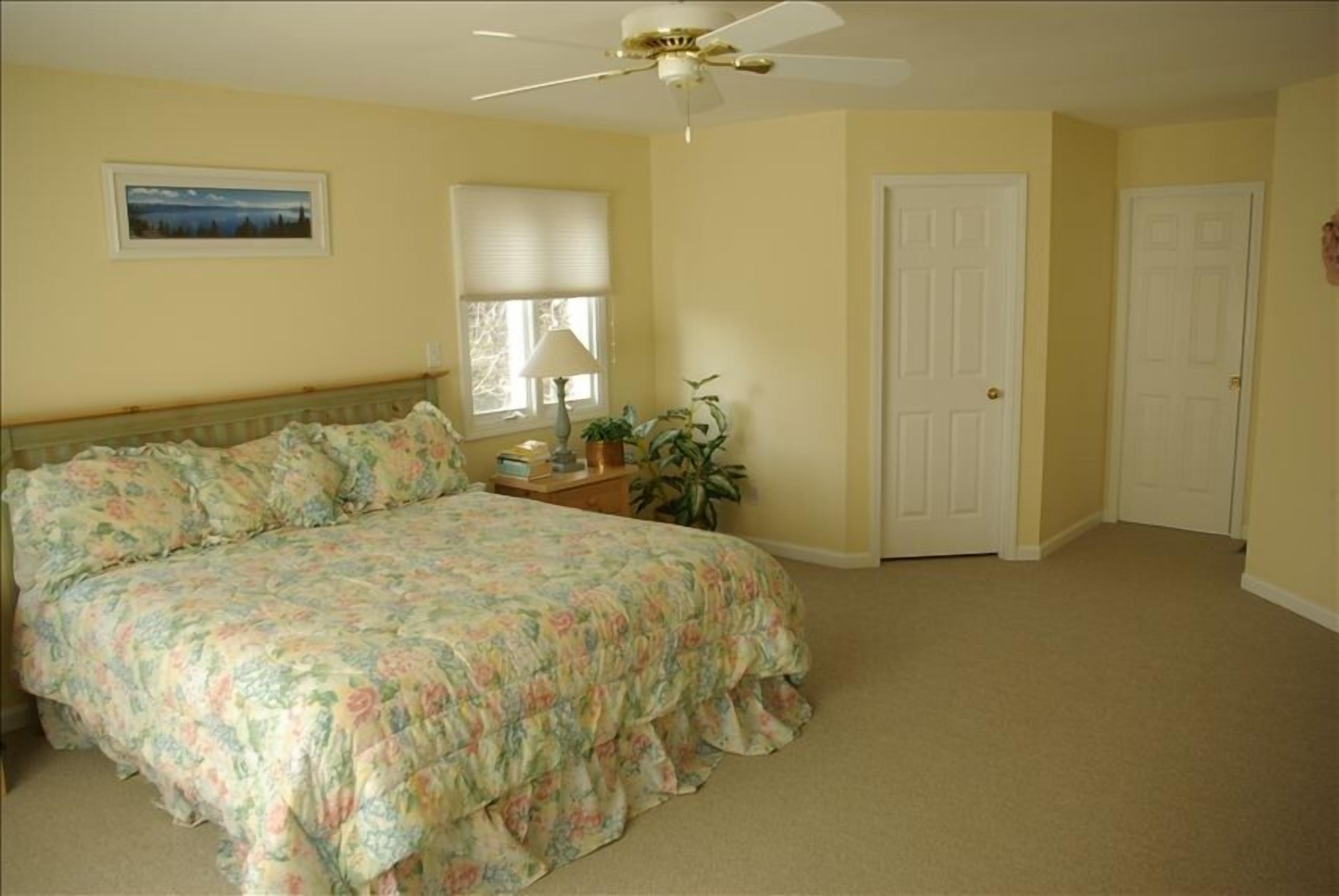 Great Multi-Generation Vacation Home on Beautiful Lake Keowee!