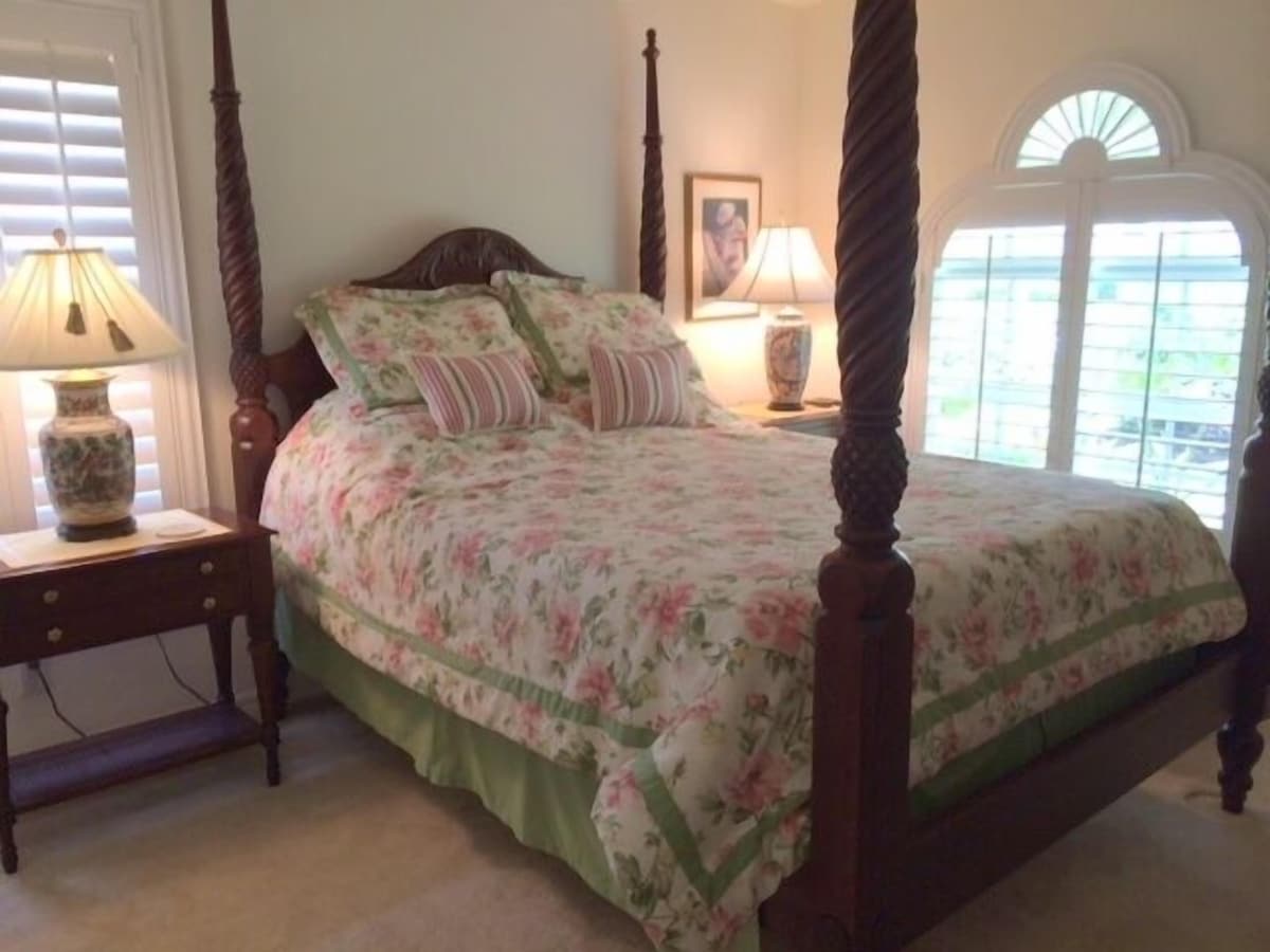 Photo 8 of Designer Furnished Lakefront Home In Briarwood Development