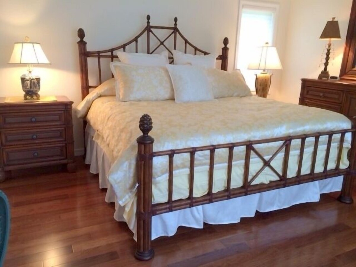 Photo 7 of Designer Furnished Lakefront Home In Briarwood Development