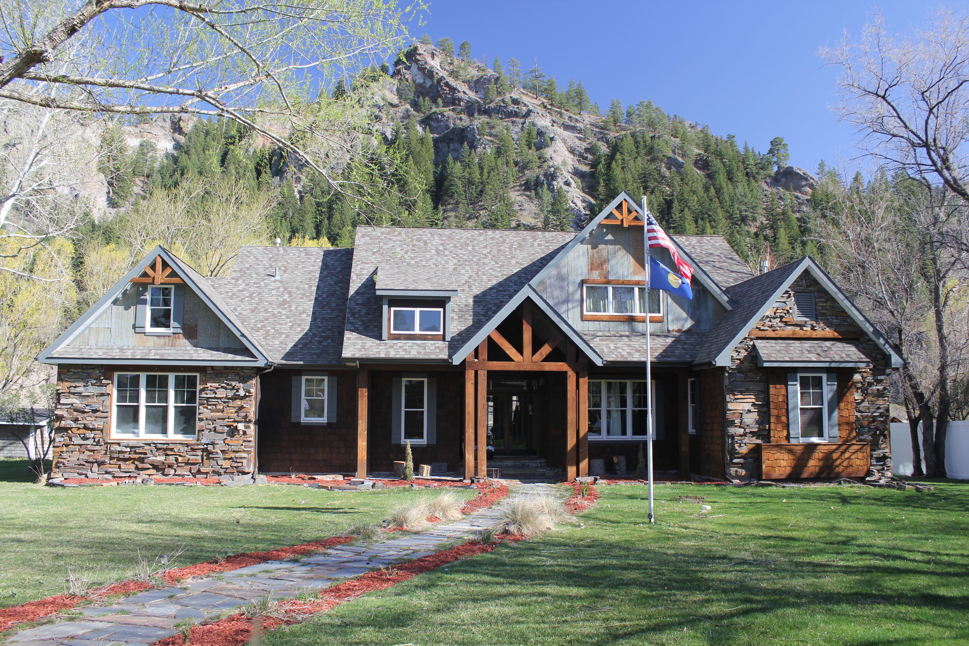 Missouri River Lodging for medium and large groups!