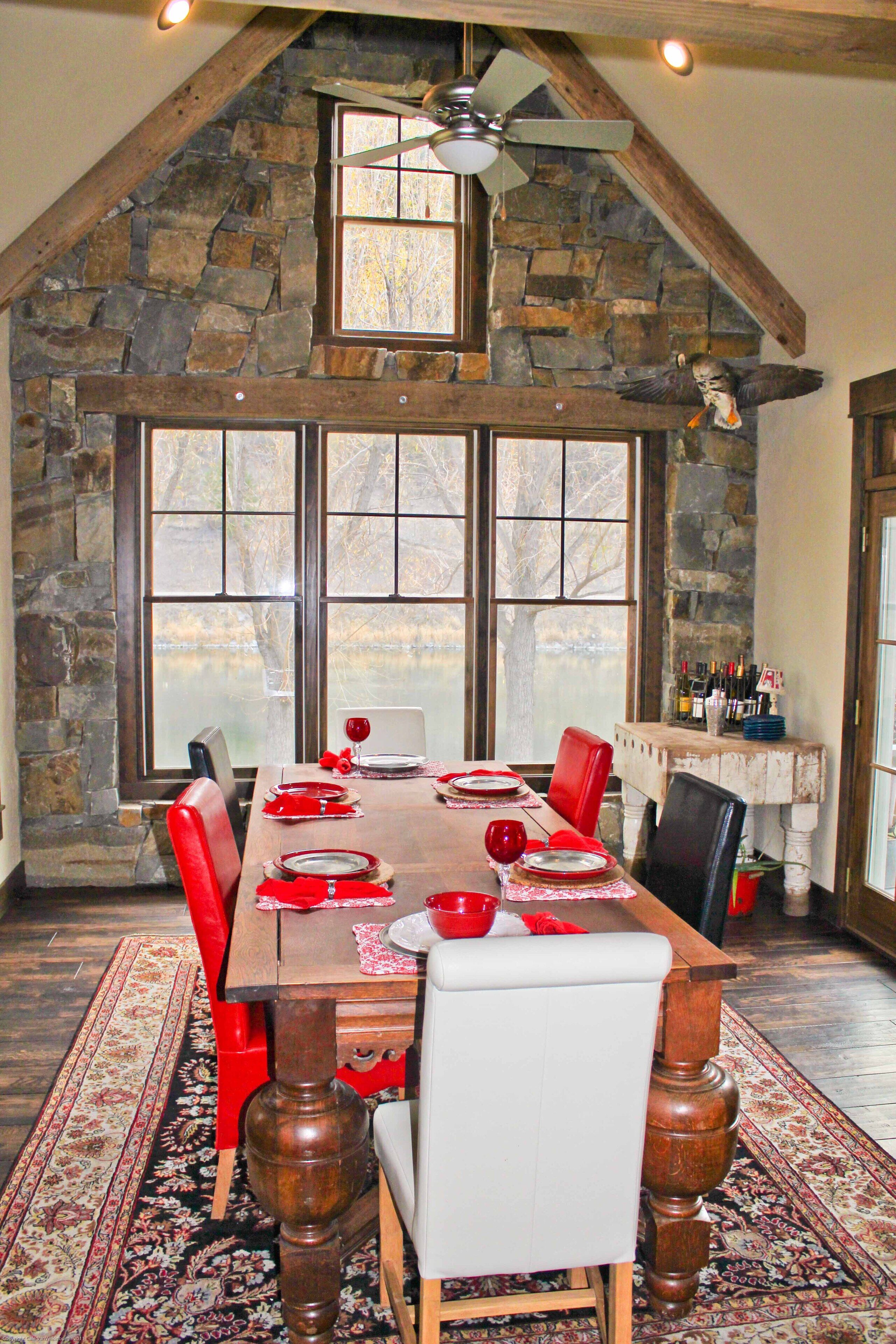 Missouri River Lodging for medium and large groups!