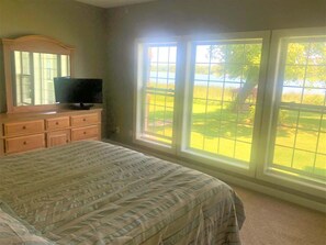 5 bedrooms, iron/ironing board, WiFi, bed sheets