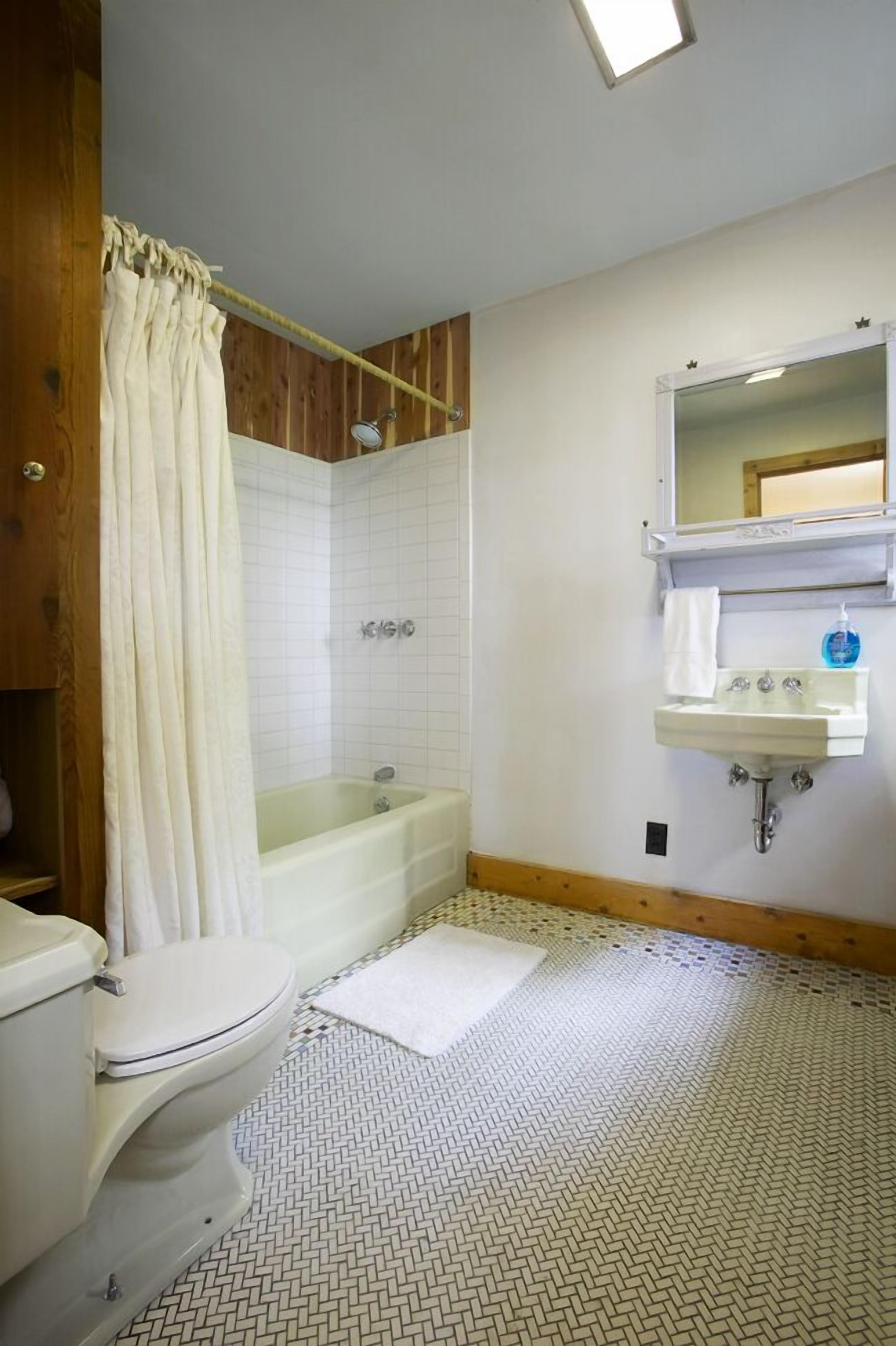 Lake Michigan 1945 Log Cabin Cottage home 