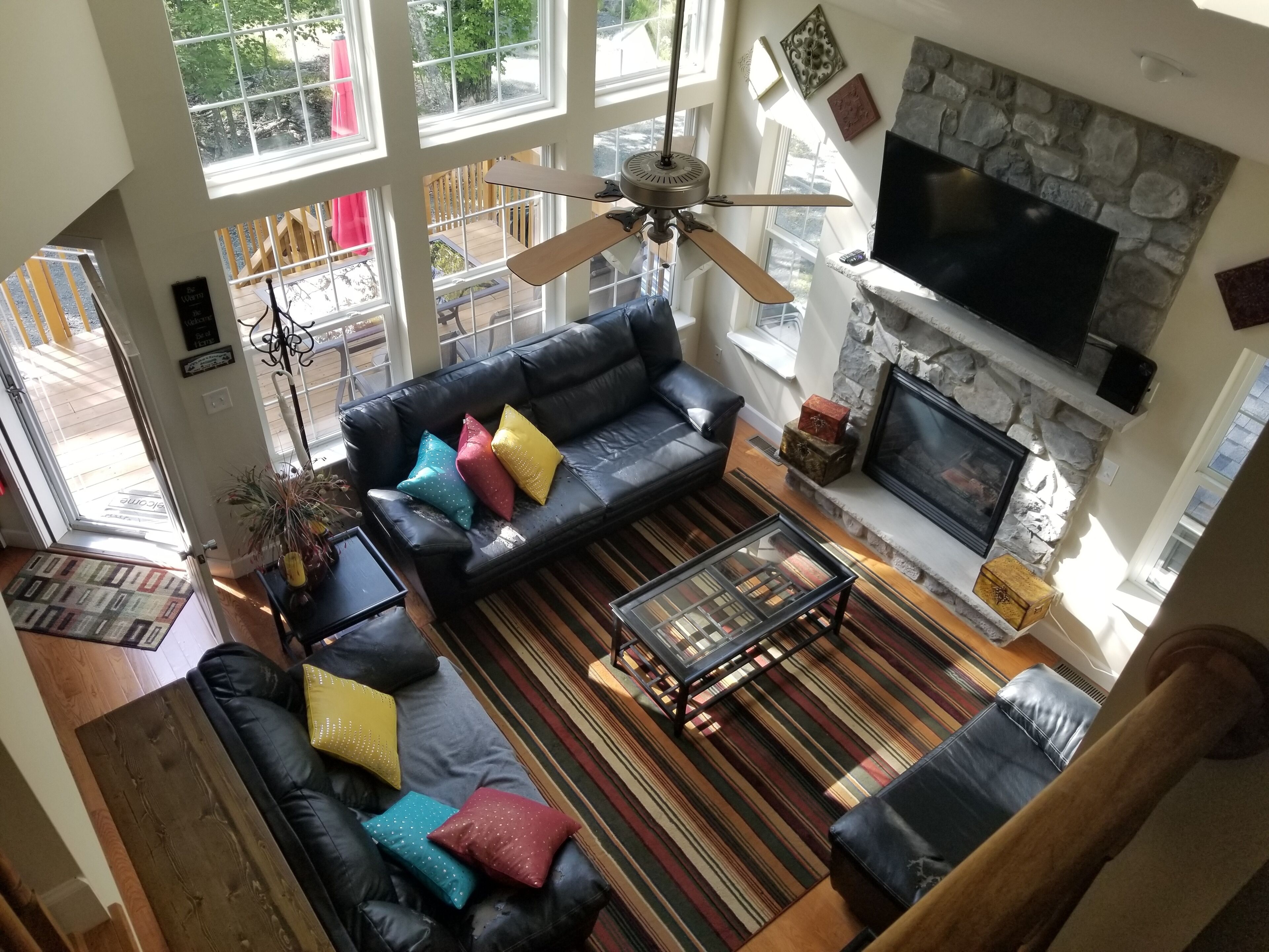 Luxury 4BR Chalet - Walking Distance to Lake and 8 min to Skiing/Lodg