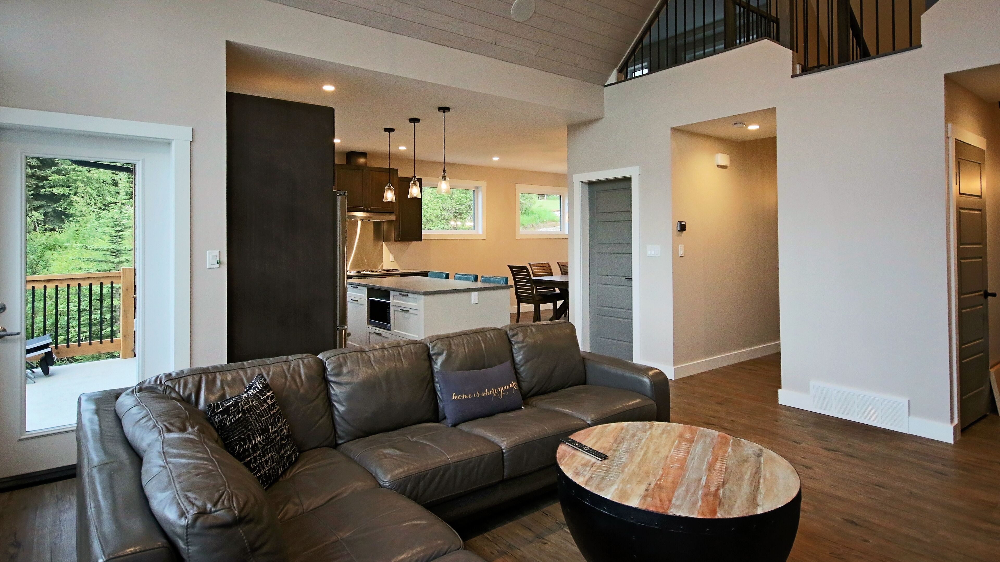 Spread out at The Perch - Stunning View Home, 6 beds, AC, BBQ, game room