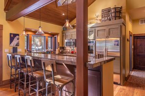 Frigorífic, microones, forn i placa de cuina 