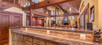 Perfect Family Getaway With A/C - Location! Location!