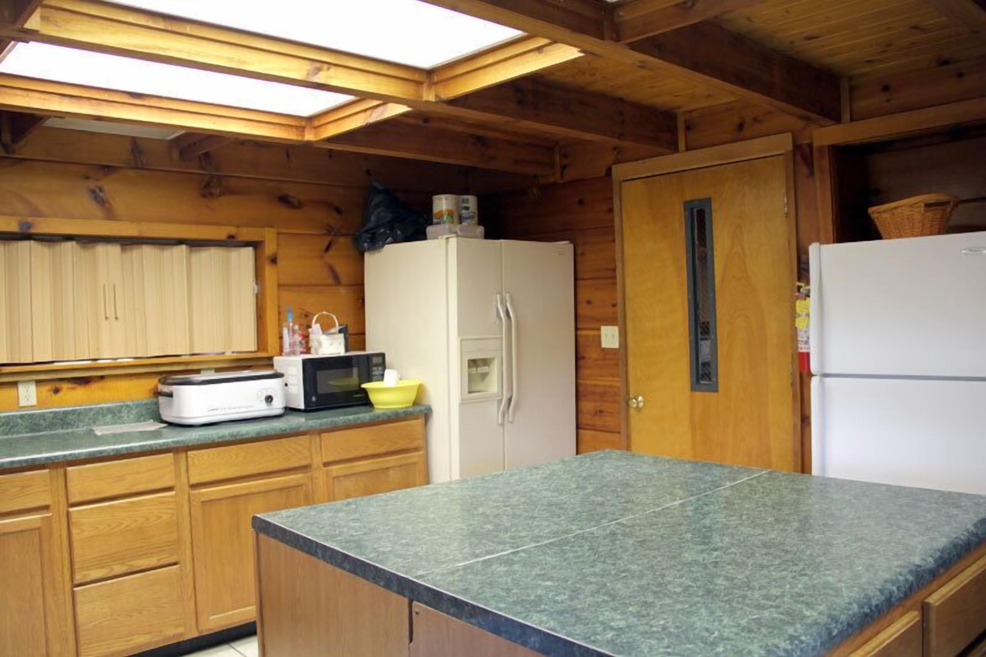 Groups/Family Reunion 40% off select week nights this fall just off Douglas Lake