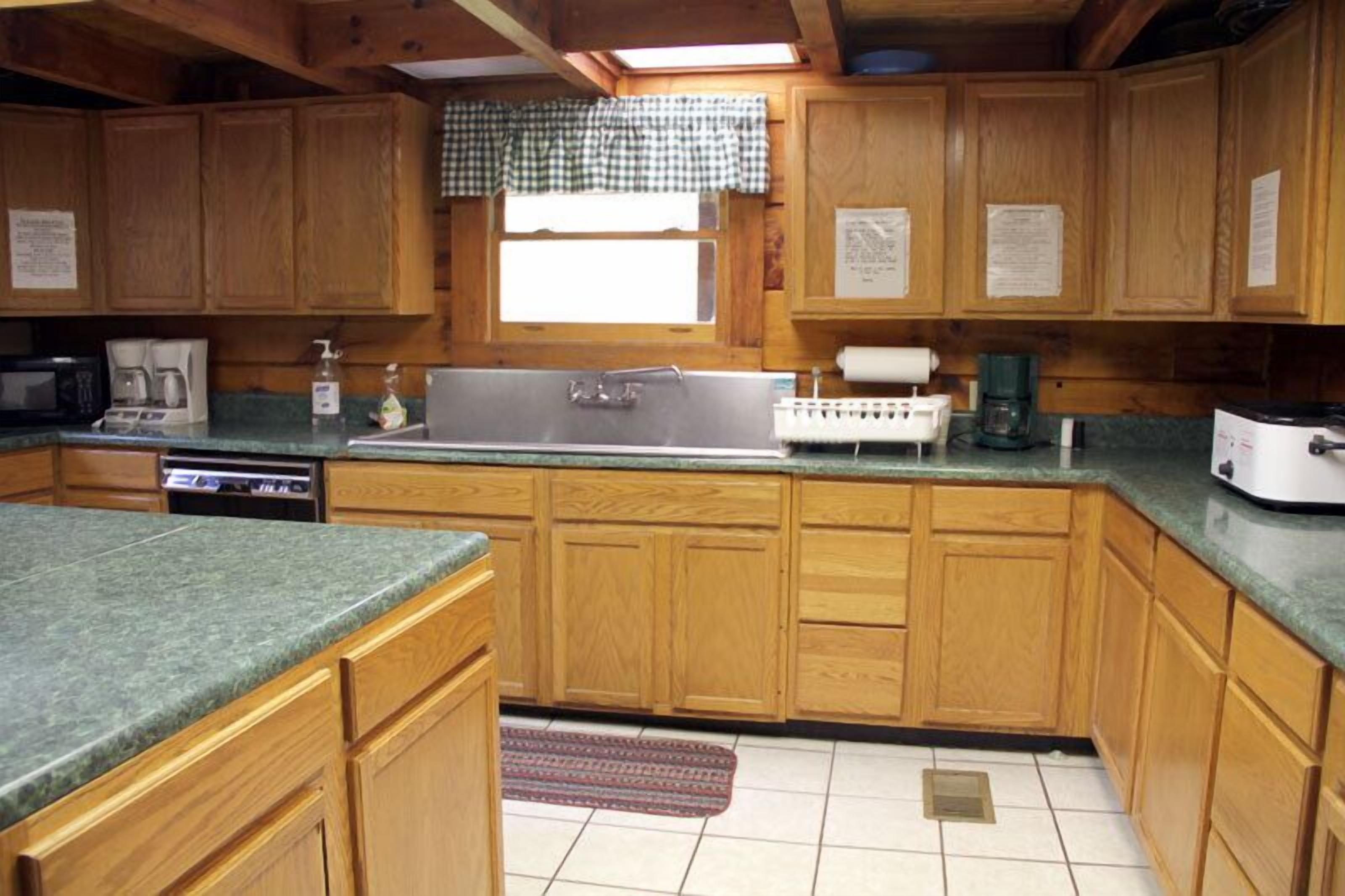 Groups/Family Reunion 40% off select week nights this fall just off Douglas Lake