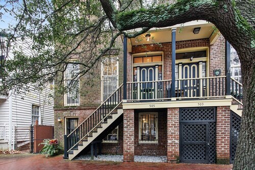 Beautiful Townhouse In Historic District!