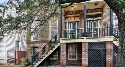 Beautiful Townhouse In Historic District!