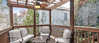 Beautiful Townhouse In Historic District!