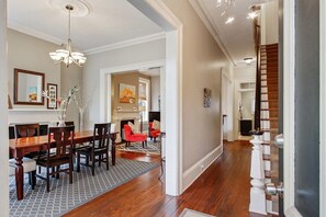 Interior - Beautiful Townhouse In Historic District! (Savannah)