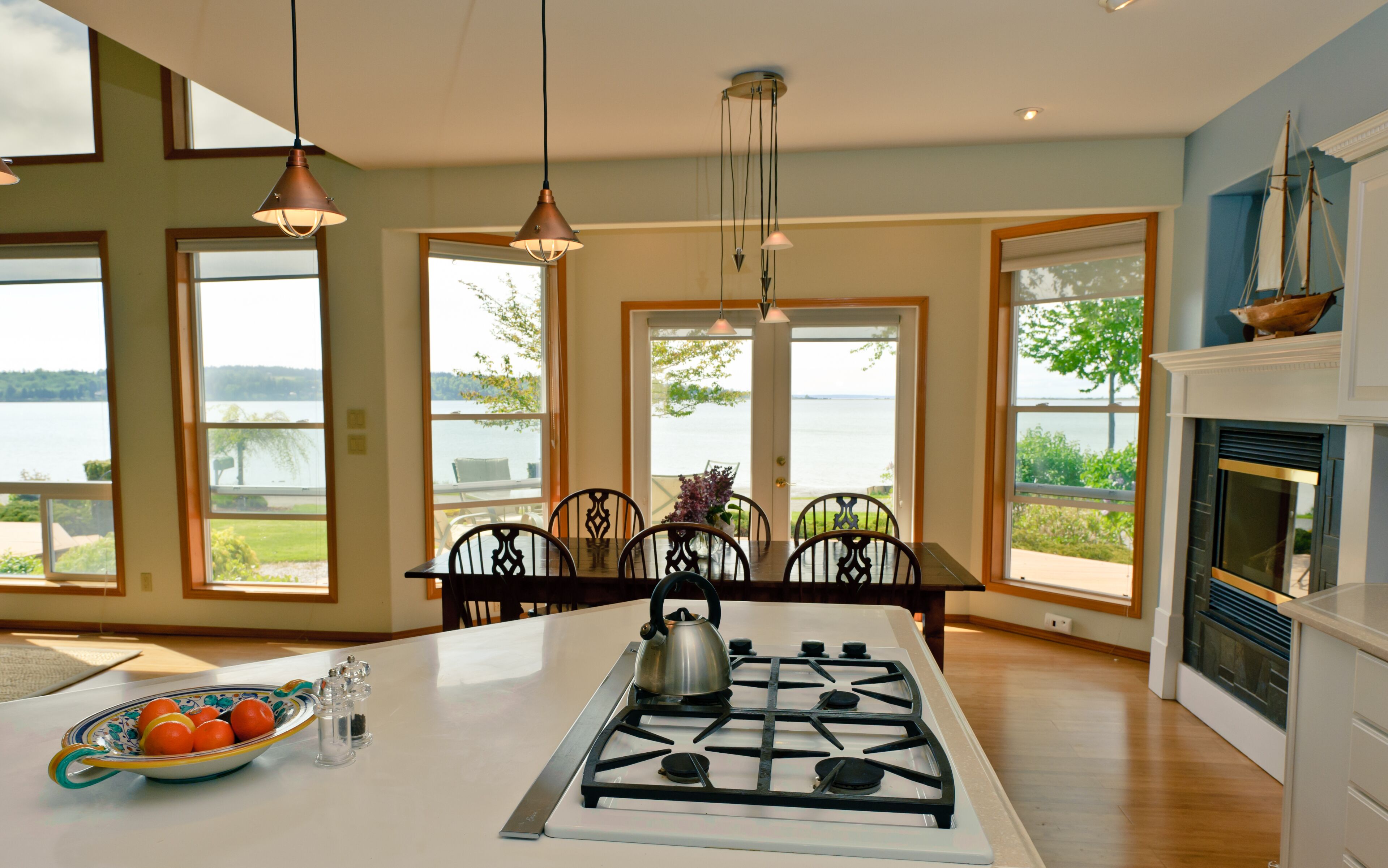 Stunning 2600sf waterfront home with spetacular views