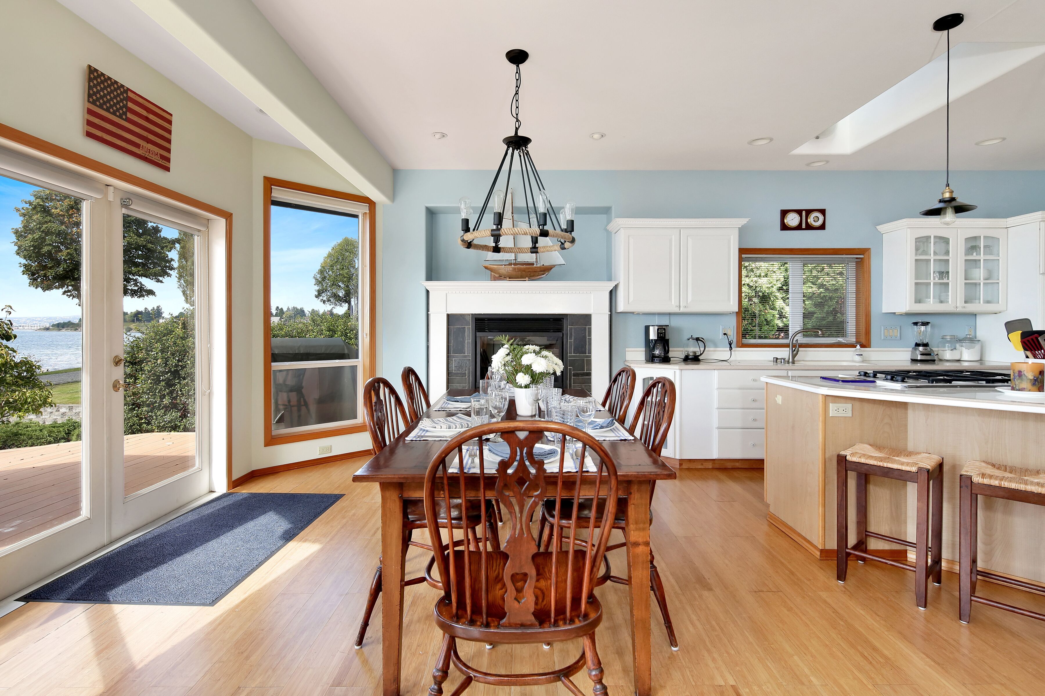 Stunning 2600sf waterfront home with spetacular views