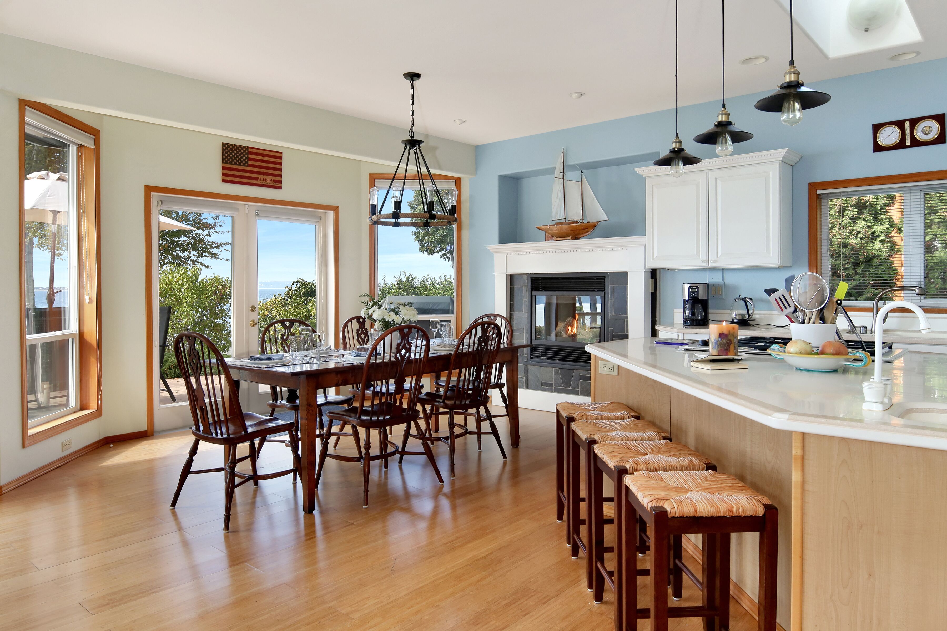 Stunning 2600sf waterfront home with spetacular views