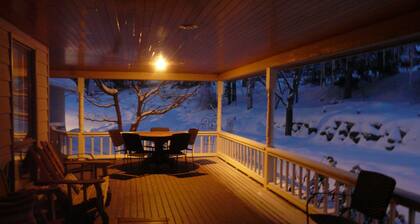 Prime Chelan location w/Commanding View, 85 degree pool, close to Golf Course