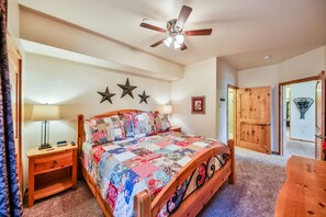 2 bedrooms, iron/ironing board, WiFi, bed sheets - Lux 2B/2B Dwtn Condo w/ clubhouse, faces Hideaway Park stage/sledding hill,WiFi (WInter Park)