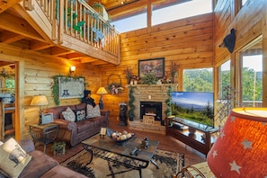 Smart TV, fireplace, Netflix, DVD player - 'Luxury Cabin with Unforgettable Views'- Starr Crest Resort (Sevierville)