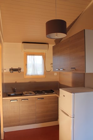 Fridge, microwave, stovetop, toaster