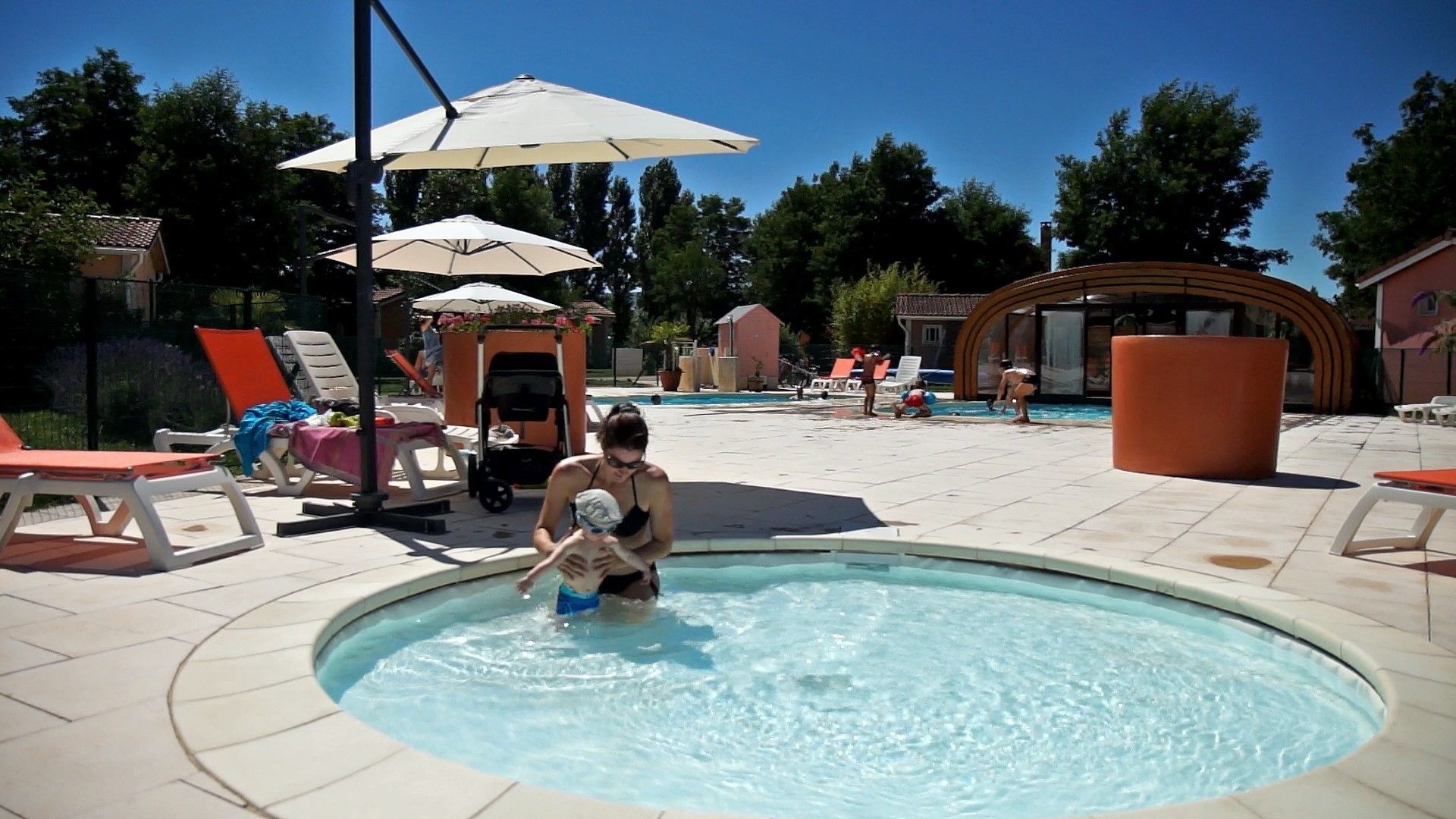 Indoor pool, seasonal outdoor pool, pool umbrellas, sun loungers