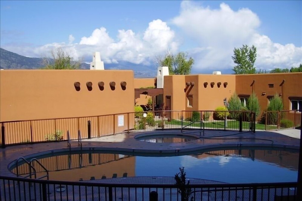 Beautiful Lakeside 3 Bedroom Townhouse Vacation Rental