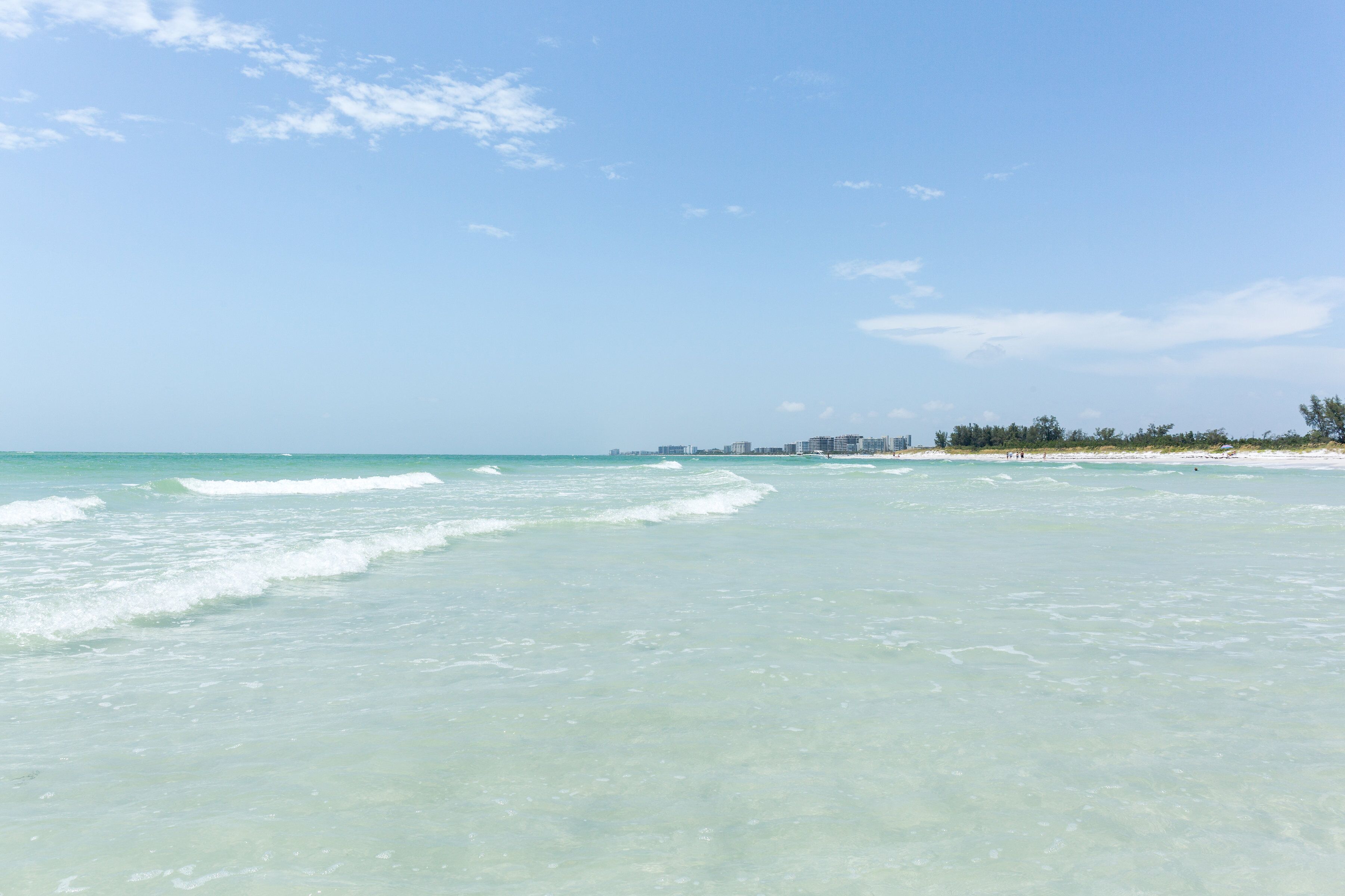 Beach nearby, sun loungers, beach towels