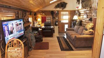 Smart-tv, een open haard en een dvd-speler