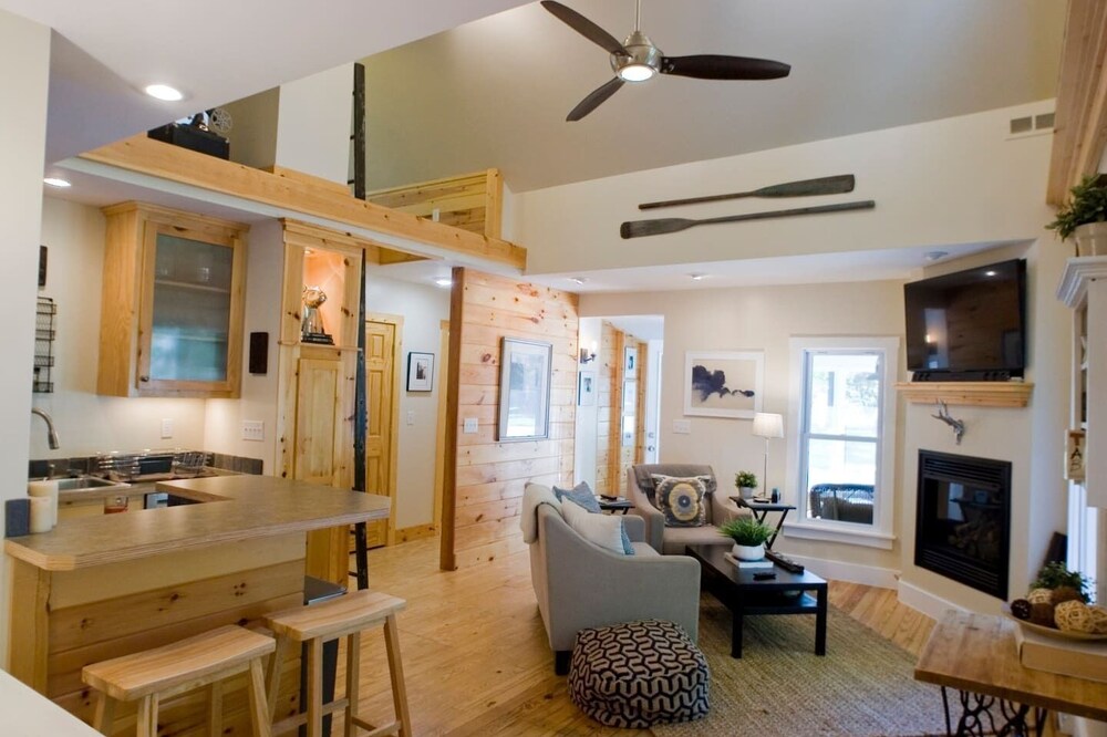 Unbeatable Retreat Home Near The Spring Lake Beach || The Pear Tree Cottage :)