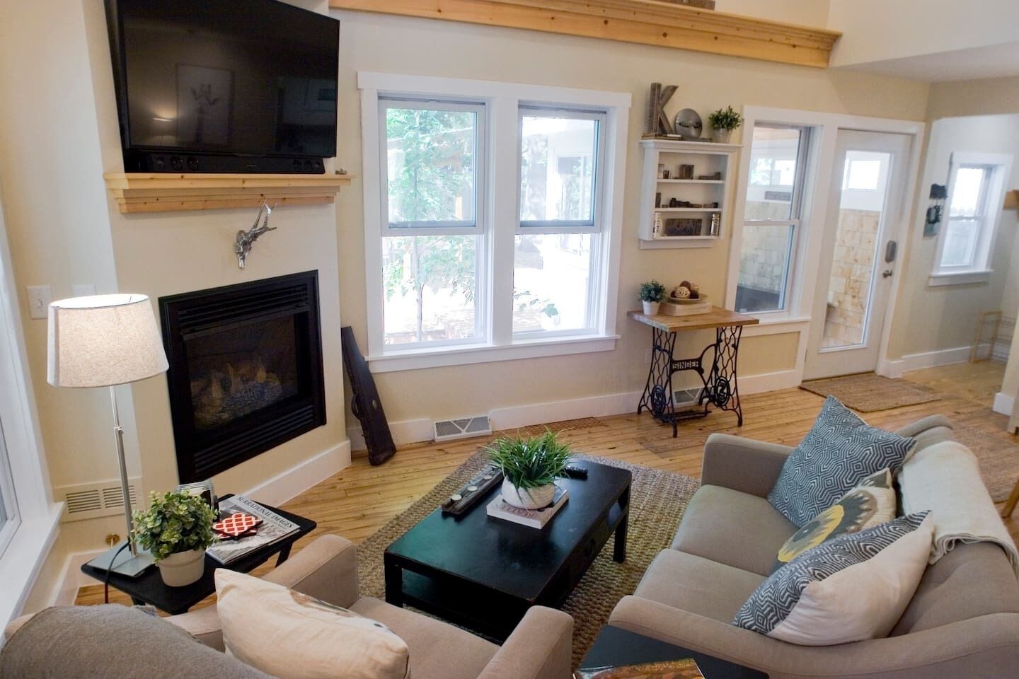 Unbeatable Retreat Home Near The Spring Lake Beach || The Pear Tree Cottage :)