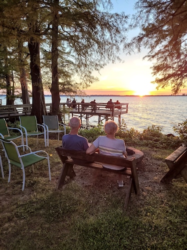  For Larger Groups Up To 24, Right on Reelfoot Lake--Private Dock And Pier.