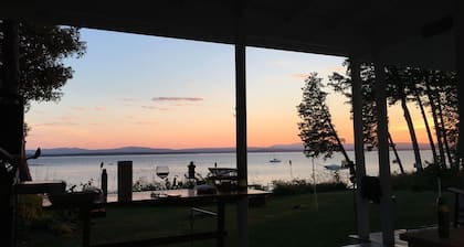 South Hero Sunset Frente a 5 dormitorios Lakefront Cottage