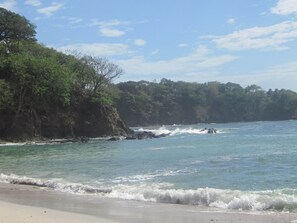 On the beach, sun-loungers - Costa Rica Paradise Right on the Beach!!! with FAST FIBER OPTIC WIFI included  (Playa Junquillal)