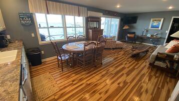 Télévision, jeux vidéo, lecteur de DVD, livres