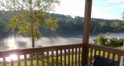 Stunning Lakefront! Stunning View! Pet Friendly! Superior furnishings, NO fees!