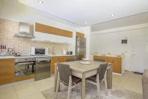 Apartment, 3 Bedrooms | Private kitchen | Full-size fridge, microwave, oven, stovetop