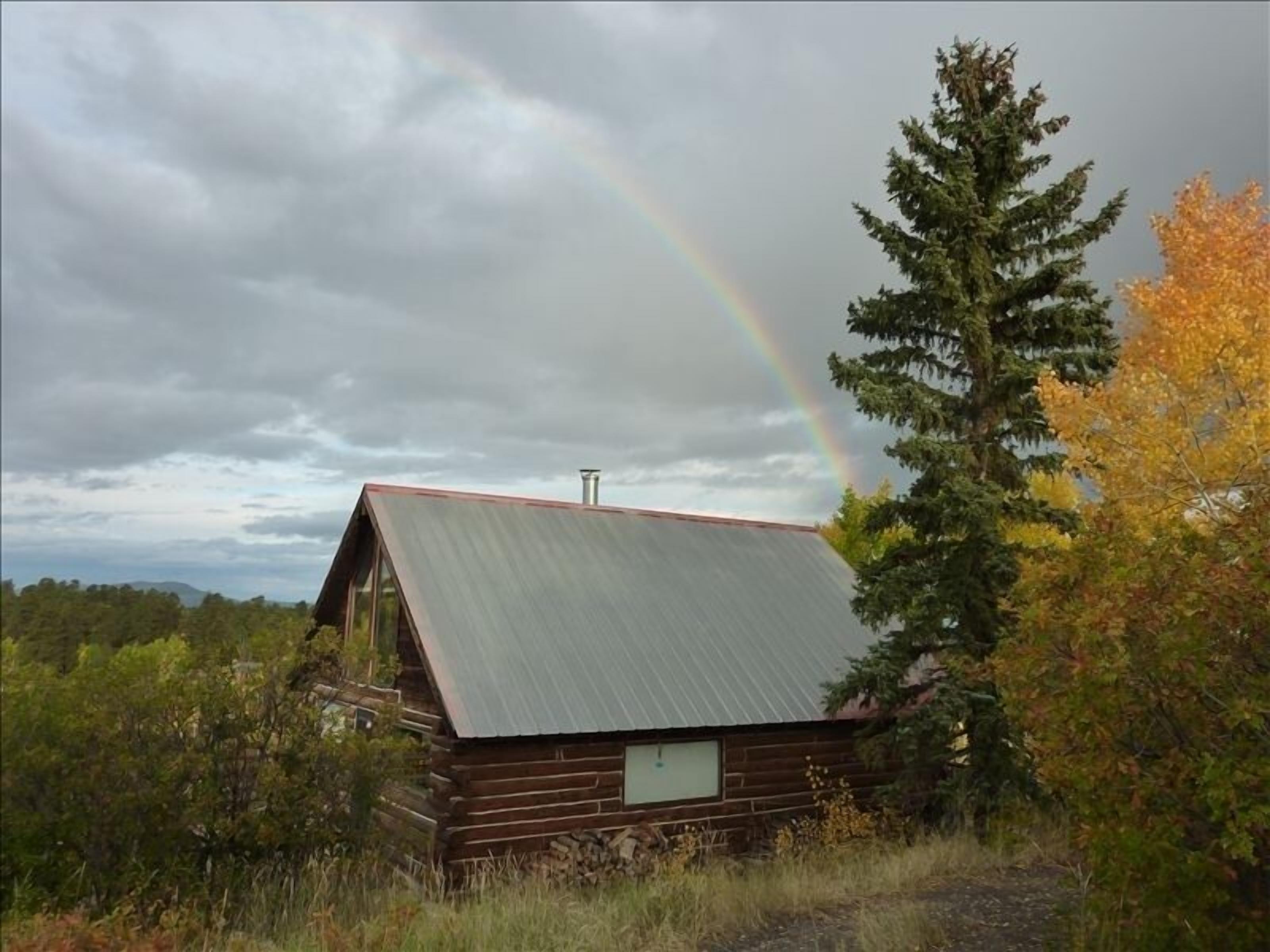 Beautiful Cozy Log Cabin with Huge Views and Privacy.